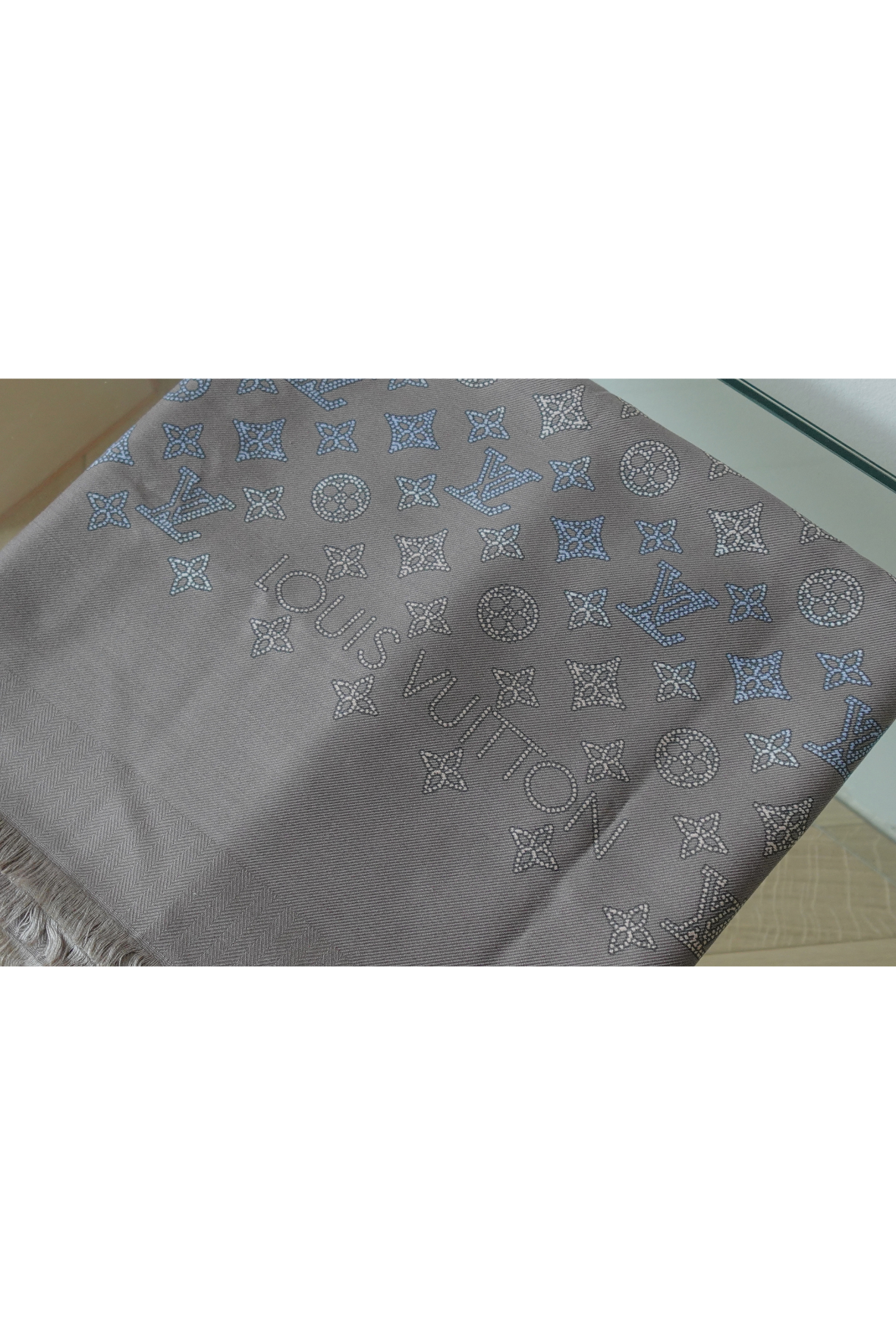 Louis Vuitton Scarf Monogram pattern